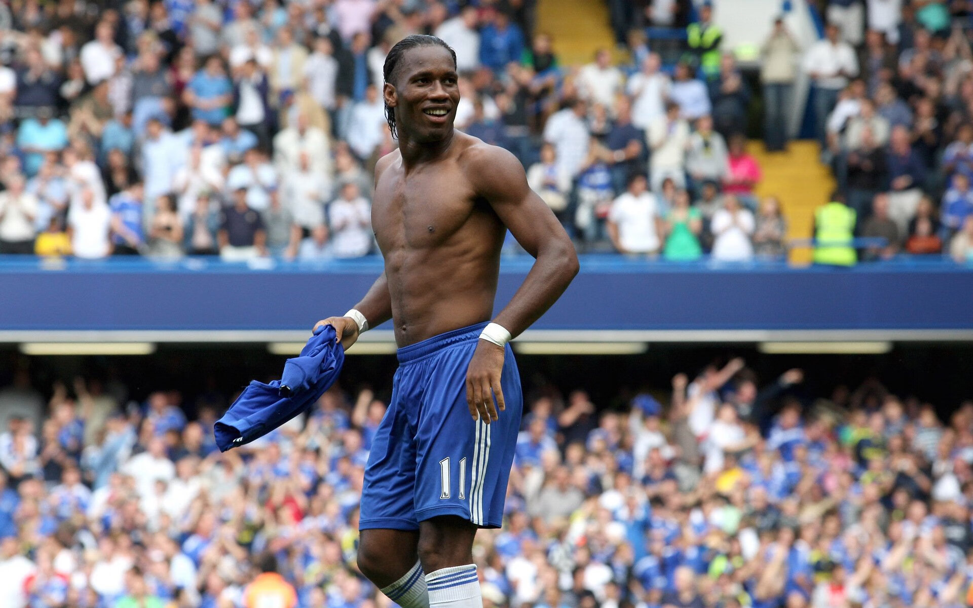 莱万多夫斯基迎来五赛季高光表现，TES球迷沸腾！